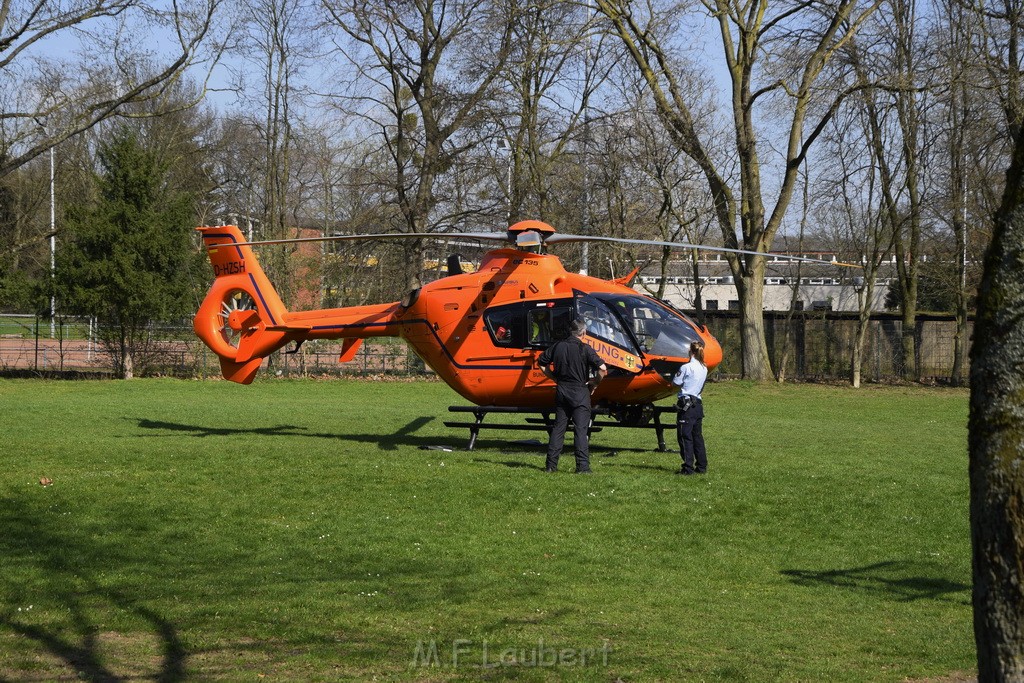 Einsatz Christoph 3 Koeln Vingst Oranienstr Landung Passauerstr P02.JPG - Miklos Laubert